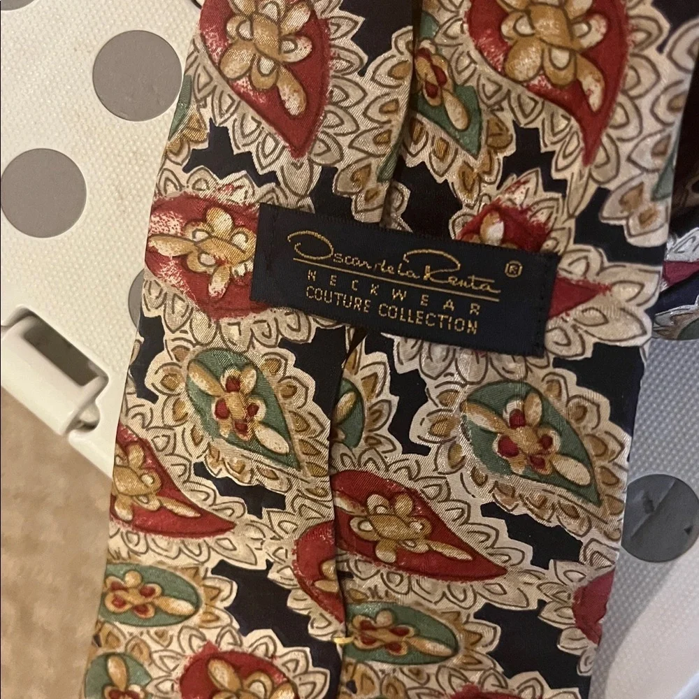 Oscar de la Renta tie vtg Vintage Paisley Necktie